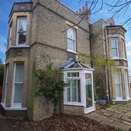 Spacious 2 Bedroom Apartment With Garden Cambridge  Bagian luar foto