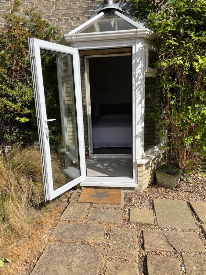 Spacious 2 Bedroom Apartment With Garden Cambridge  Bagian luar foto