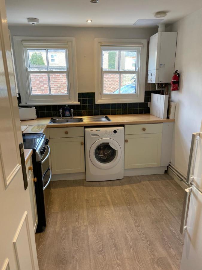 Spacious 2 Bedroom Apartment With Garden Cambridge  Bagian luar foto
