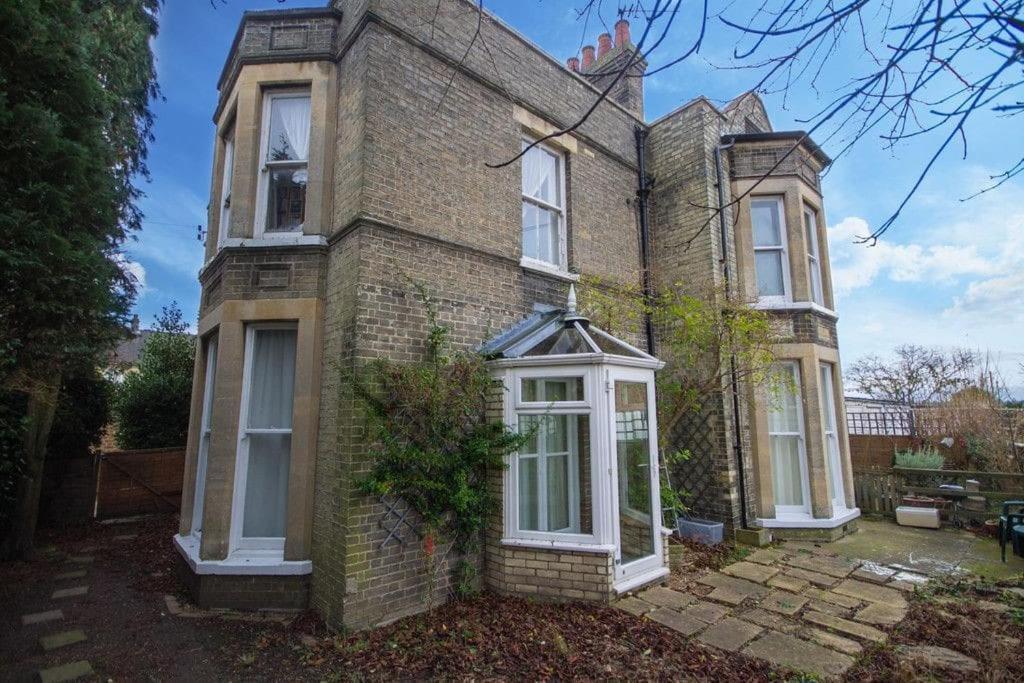 Spacious 2 Bedroom Apartment With Garden Cambridge  Bagian luar foto