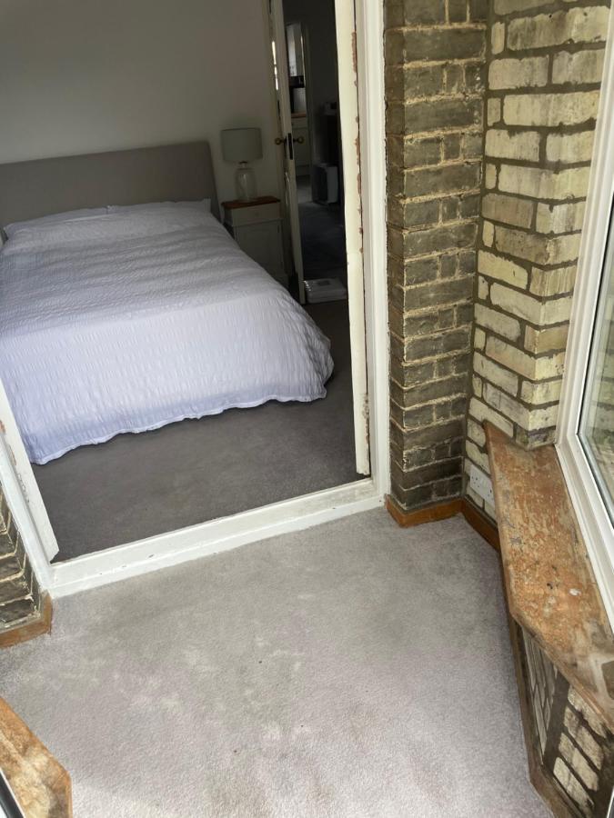 Spacious 2 Bedroom Apartment With Garden Cambridge  Bagian luar foto